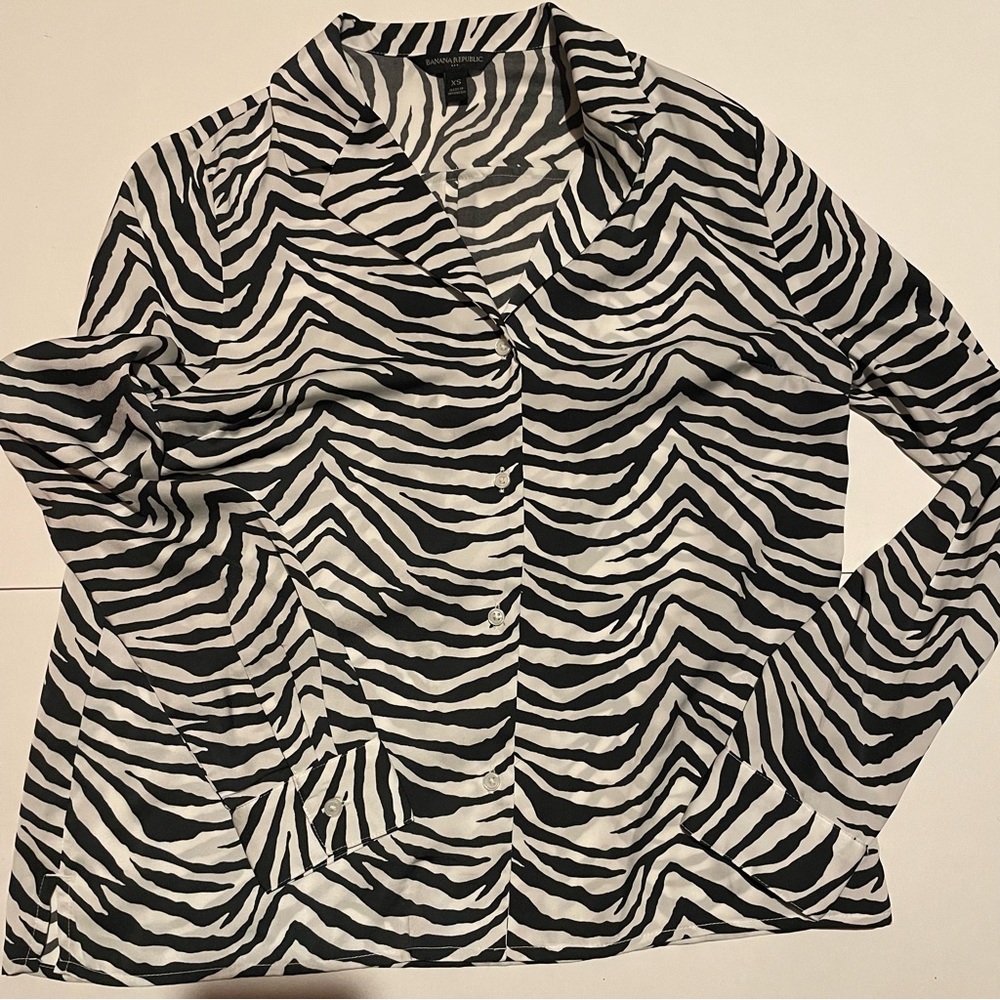 women’s zebra print Banana republic button up shirt